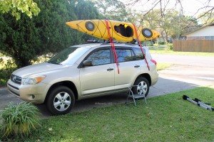 Bring straps over the kayak. 